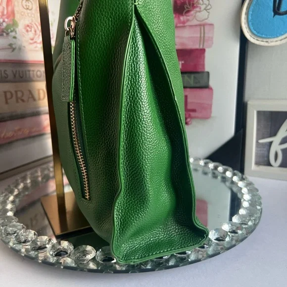 Tote Le Monde Florence Green Pebble
Leather Shoulder Bag ($595 Retail) - Picture 13 of 15